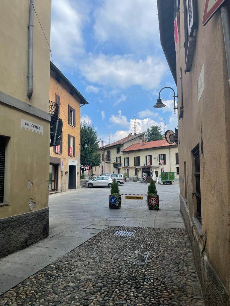 Locale commerciale a Castiglione Olona – in Centro Storico