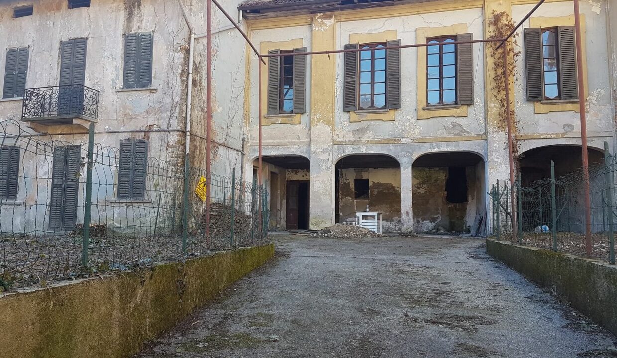 villa-depoca-castiglione-olona-da-ristrutturare (4)